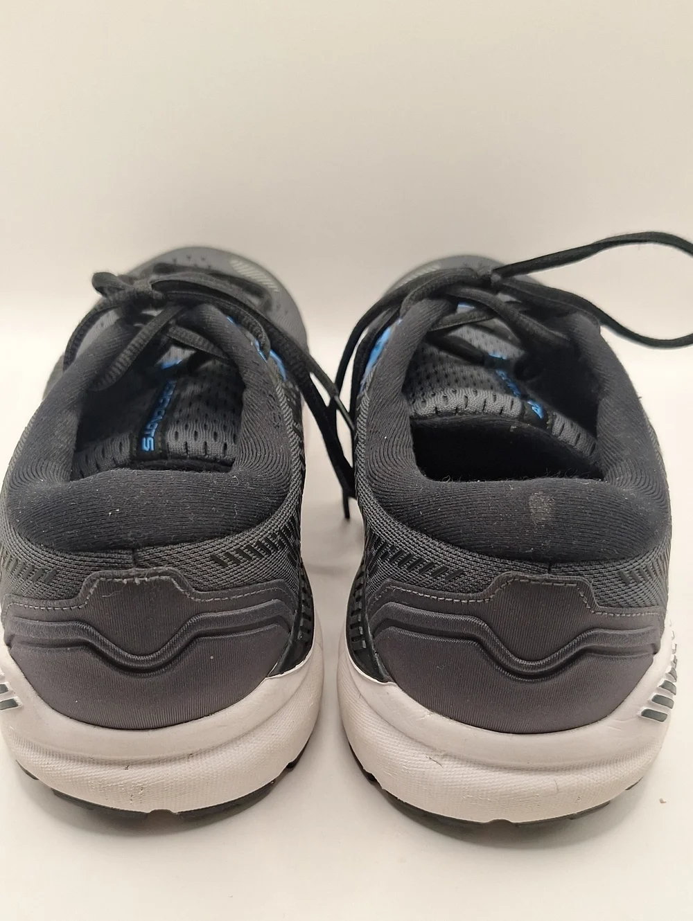 Excellent used condition Brooks Men's Addiction GTS 15 Athletic Shoes Extra Wide